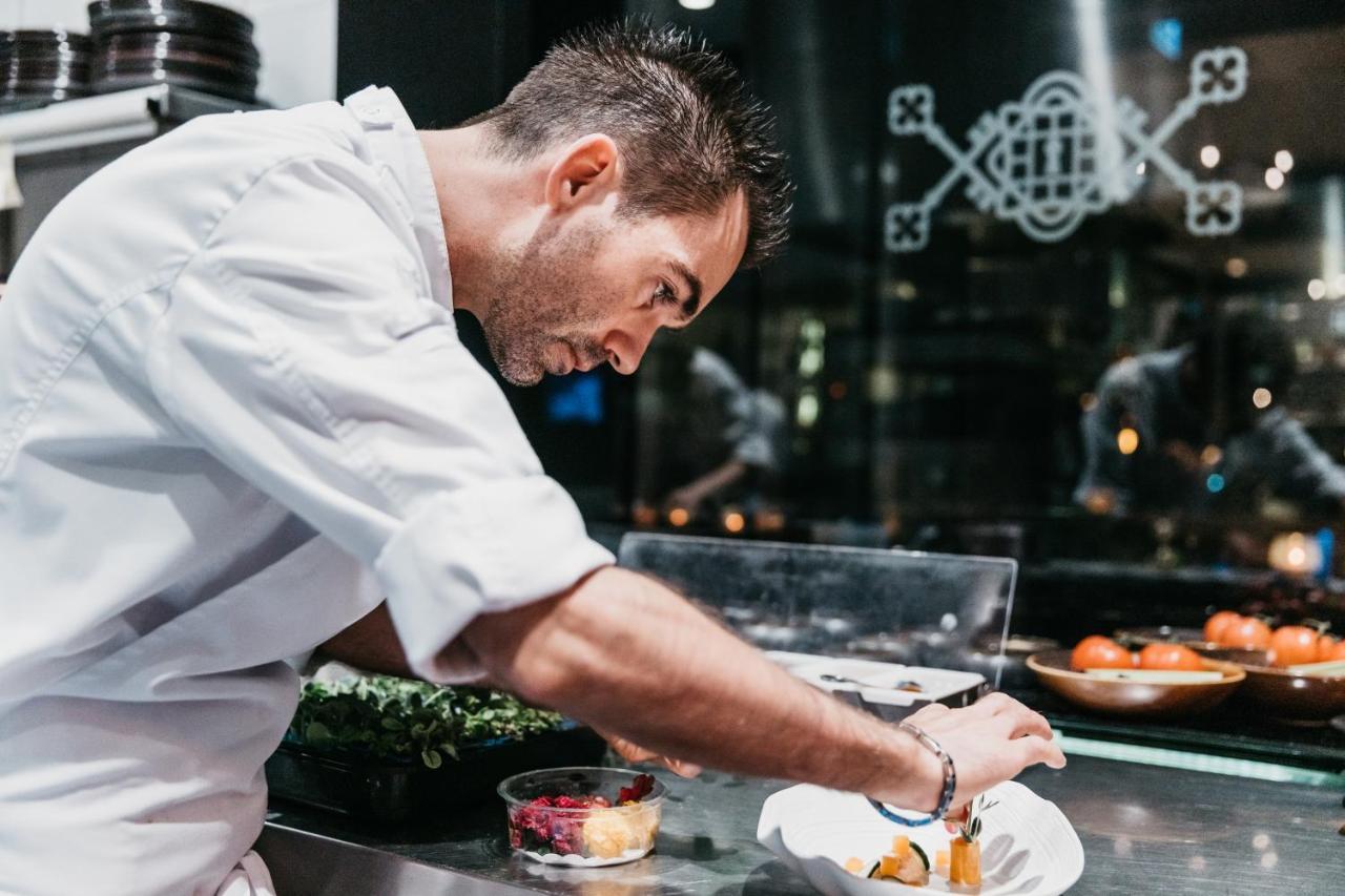 Het Arresthuis Рурмонд Екстер'єр фото Chef preparing a meal